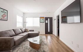 Monopoly House - Spacious 2Bd 8 Min From Airport